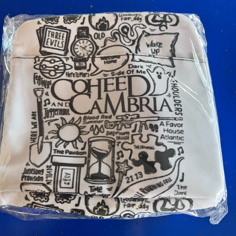 Coheed And Cambria lunchbox and keychain - Picture 2 of 5